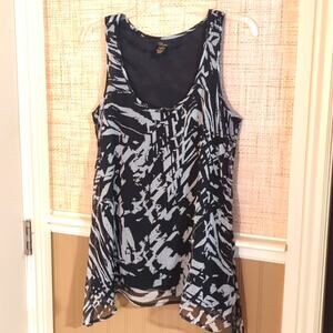 CUPIO Sleeveless Blouse Black/White Geometric Print Sharkbite Hem Women's Size M